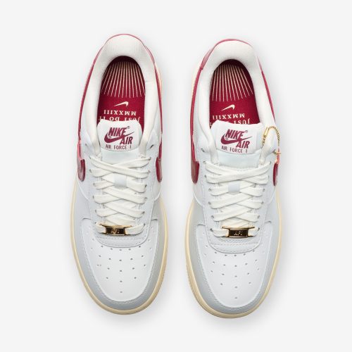 footwear nike womens air force 1 07 se DV7584 001.view 4