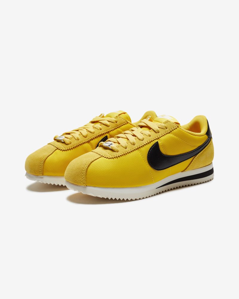 footwear nike womens cortez DZ2795 700.view 1