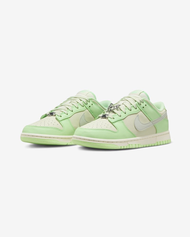 footwear nike womens dunk low nn FN6344 001.view 1