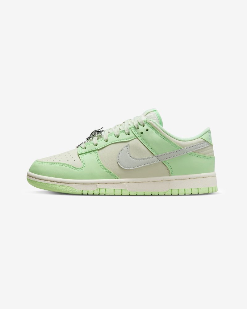 footwear nike womens dunk low nn FN6344 001.view 2