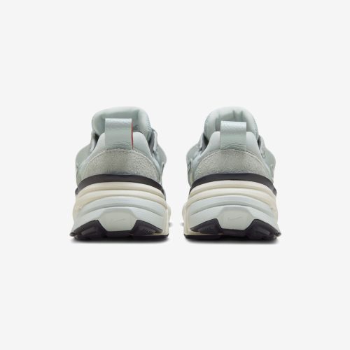 footwear nike womens v2k run FN6703 003.view 3