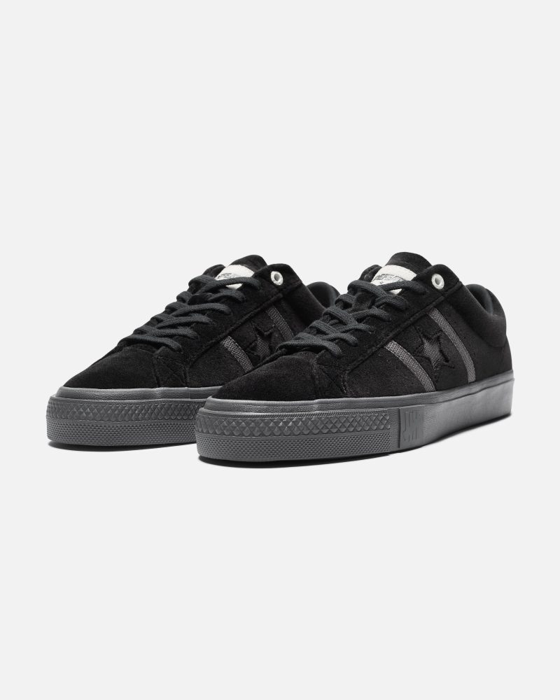 footwear undefeated converse one star academy pro ox A12131C.view 1 4fb7fb56 4807 4ccf 9e62 48652f0a060f