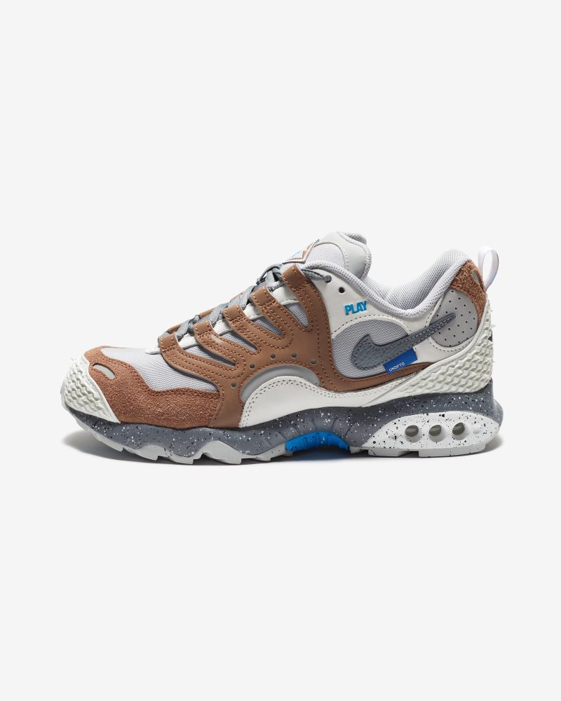 footwear undefeated nike air terra humara FN7546 200.view 2